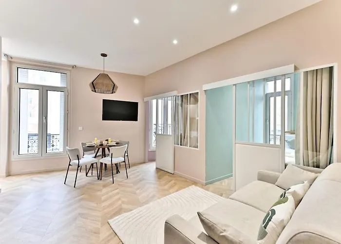 Appartement Proche Parc Monceau - III