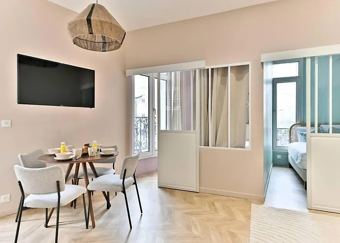 Appartement Proche Parc Monceau - III