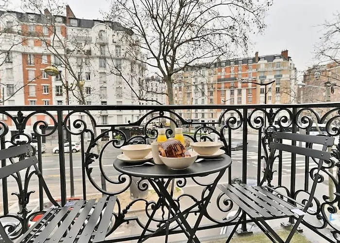 Appartement Proche Parc Monceau - III